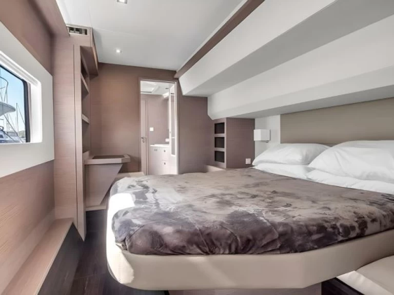 Yacht hire Marsh Harbour cheap Fountaine Pajot MY5