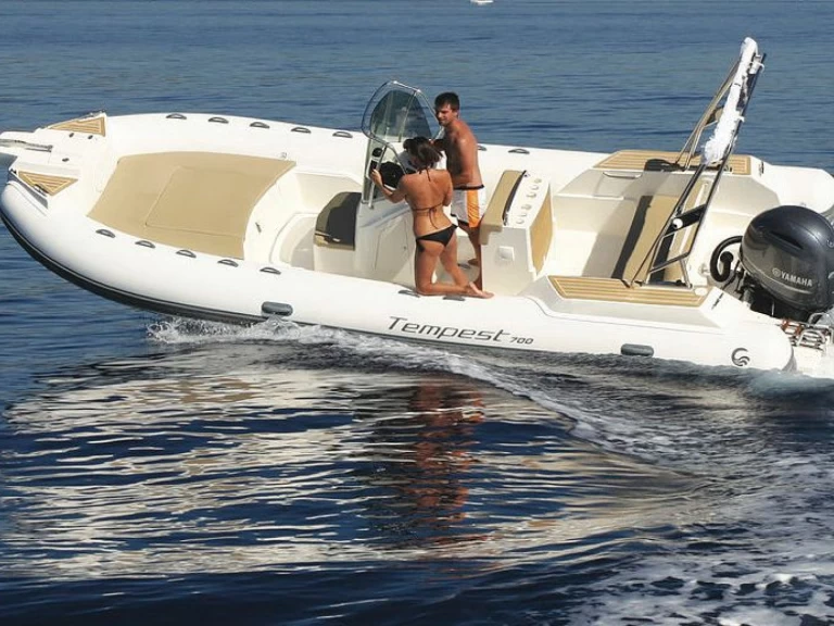 Yacht hire Marseille cheap Tempest 700