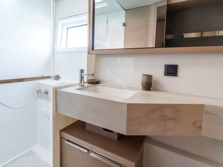 Charter a Lagoon Lagoon 46 in Capo d'Orlando on Samboat