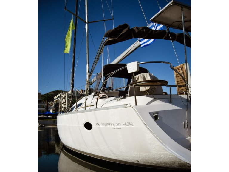 Charter a Elan Impression 434 in Kavála on Samboat