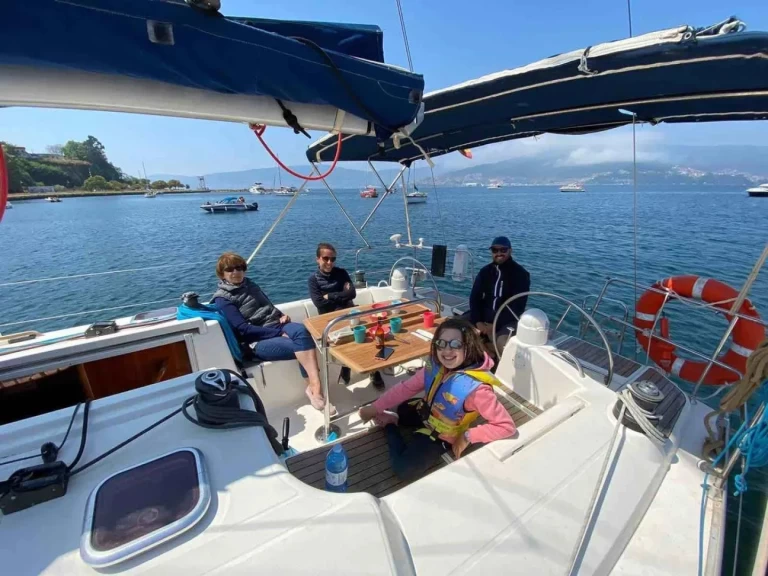 Charter a Dufour Dufour 385 Grand Large in Portimão on Samboat