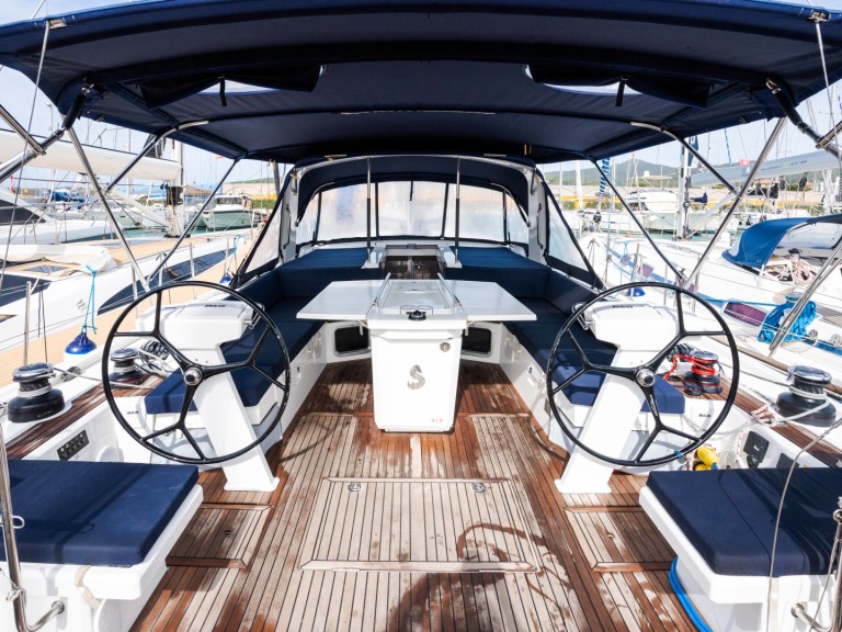 Charter a Bénéteau Oceanis 51.1 in Castiglioncello on Samboat