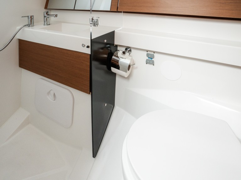 Yacht charter Castiglioncello - Jeanneau Sun Odyssey 410 on SamBoat