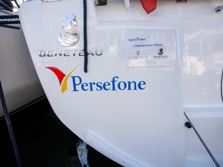 Sailboat to hire Olbia at the best price