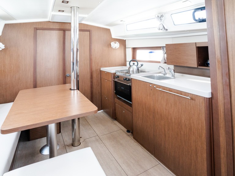Hire a Bénéteau Oceanis 38.1 Castiglioncello