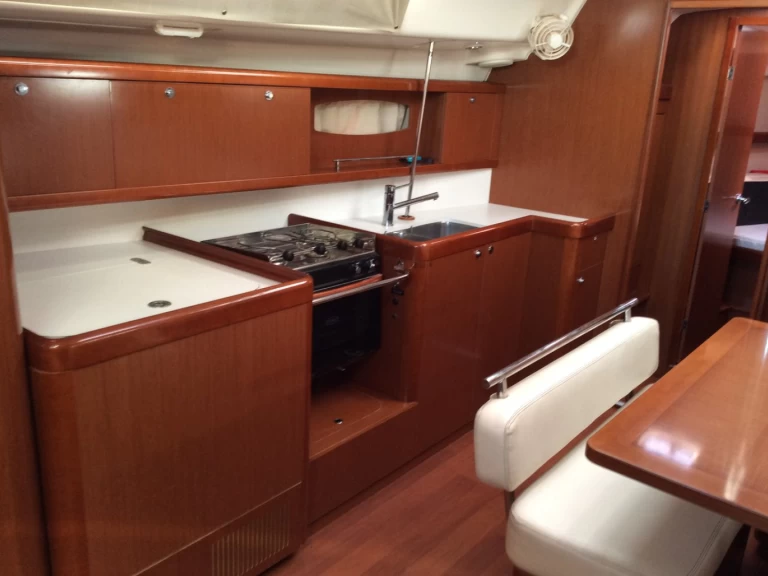 Yacht charter Alimos - Bénéteau Oceanis 43 on SamBoat