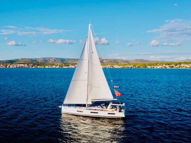 Hire Sailboat Jeanneau with a boat licence
