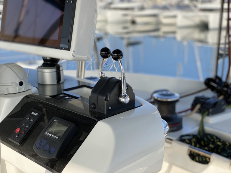 Hire Catamaran Lagoon with a boat licence