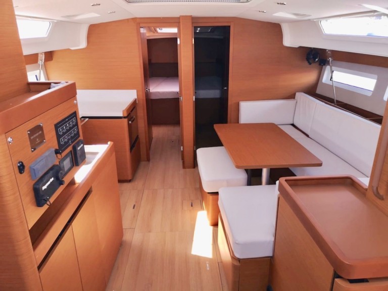 Hire a Jeanneau Sun Odyssey 490 Šibenik