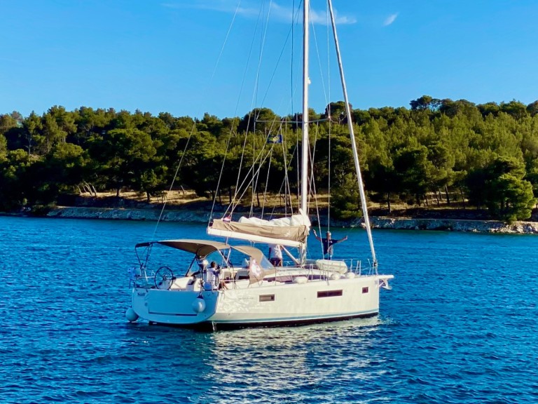 Sailboat to hire Šibenik at the best price