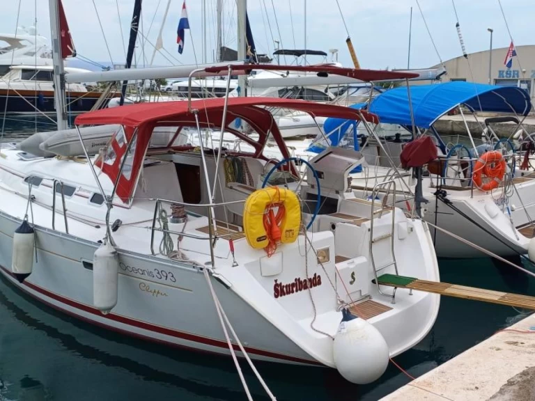 Hire Sailboat Bénéteau with a boat licence