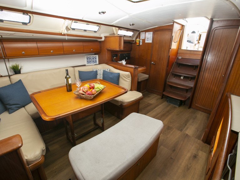 Hire Sailboat Bavaria with a boat licence