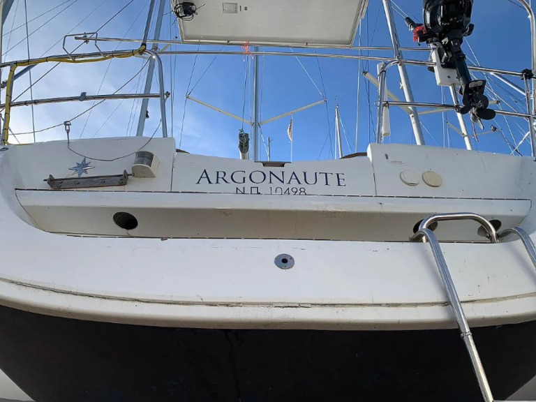 Hire a Jeanneau Sun Odyssey 42i Nikiána