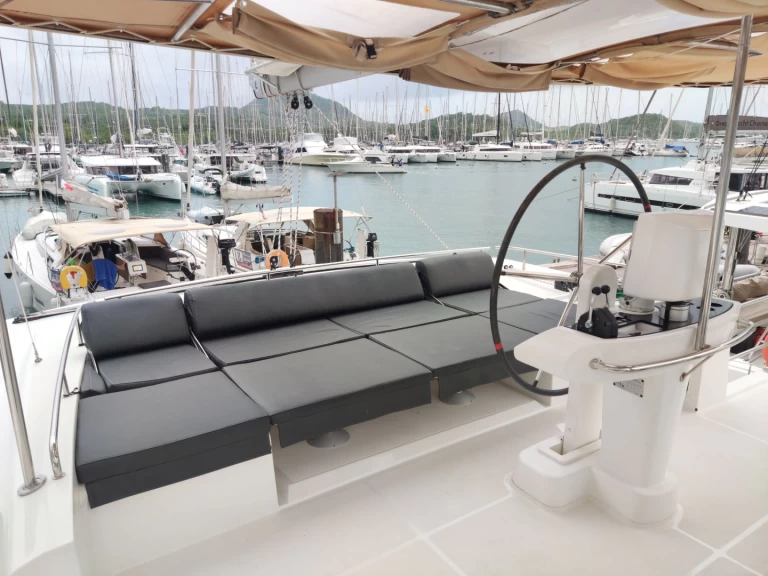 Catamaran to hire Le Marin at the best price