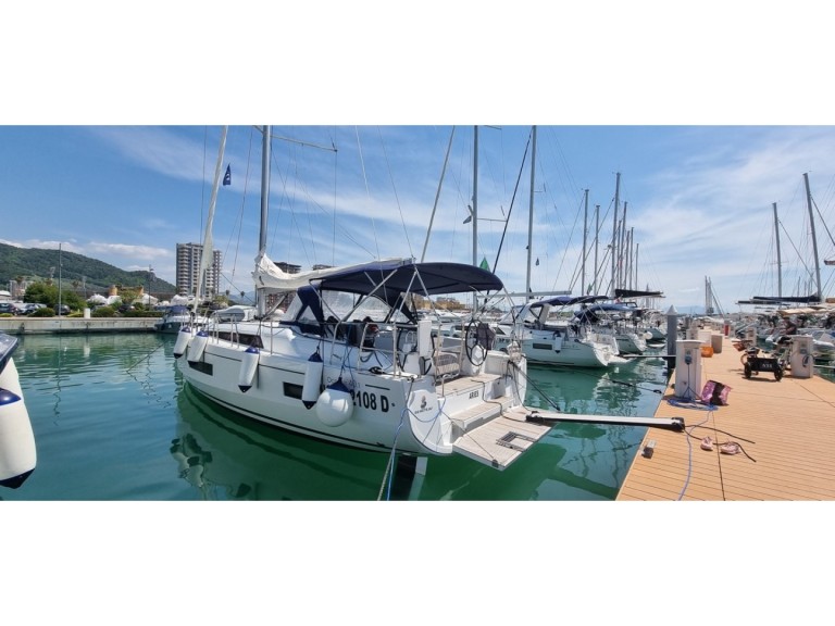 Yacht hire Cugnana Verde cheap Oceanis 40.1