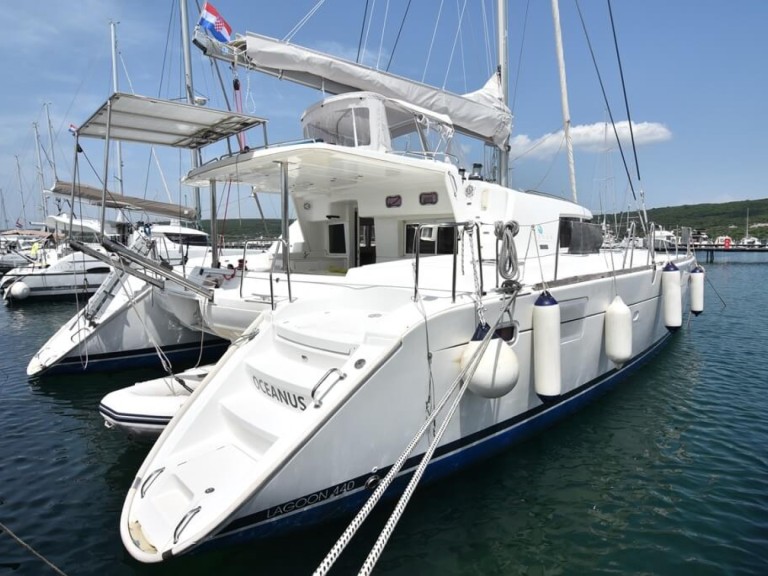 Charter a Lagoon Lagoon 440 in Marina Punat on Samboat