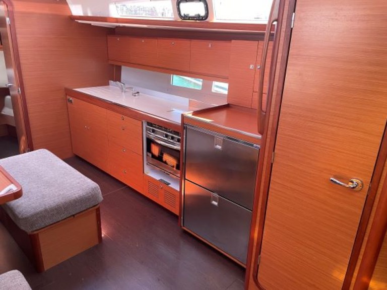 Sailboat to hire Pula at the best price