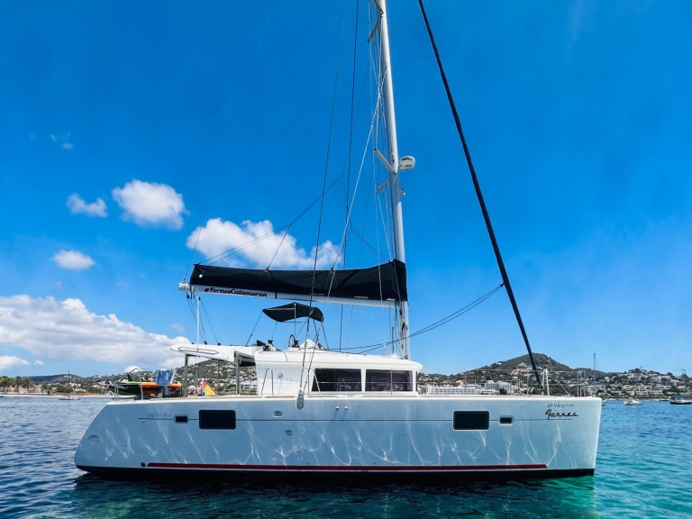 Hire Catamaran Lagoon with a boat licence