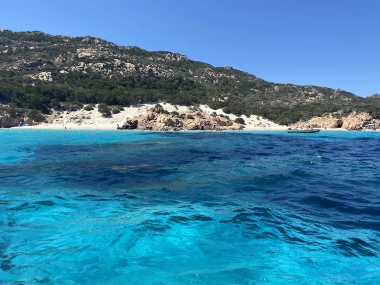 Yacht hire La Maddalena cheap 33 GTO SPORT