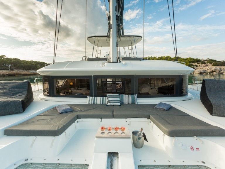 Hire Catamaran Lagoon with a boat licence