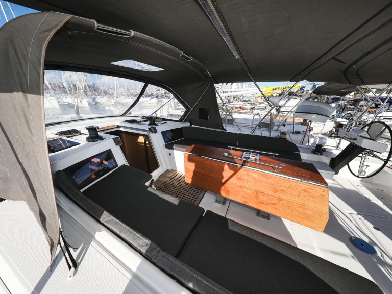 Yacht charter Vodice - Dufour Dufour 530 on SamBoat