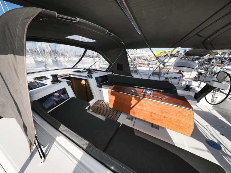 Yacht charter Vodice - Dufour Dufour 530 on SamBoat