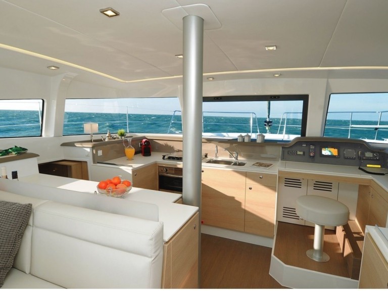 Catamaran to hire Nouméa at the best price