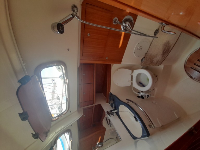 Sailboat to hire Lefkáda at the best price