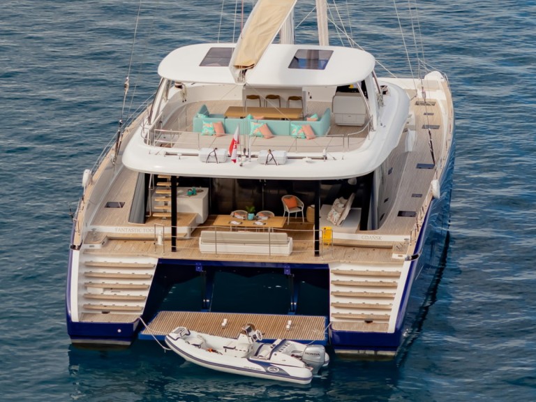 Hire Catamaran with or without skipper Sunreef Saint Martin