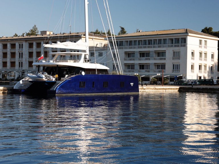 Catamaran to hire Saint Martin at the best price