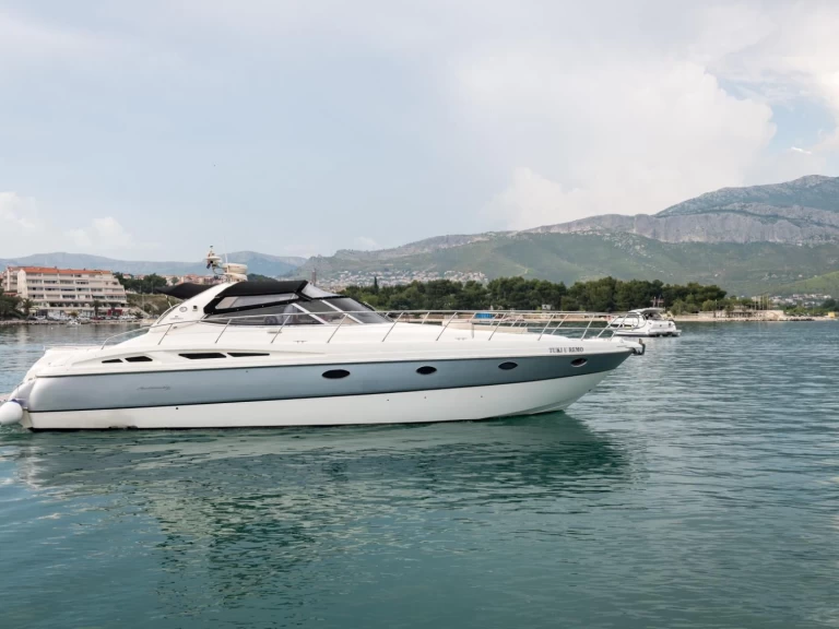 Charter a Cranchi Cranchi 50 in Split on Samboat