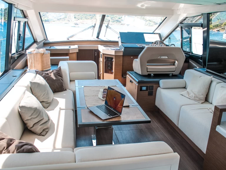 Motorboat hire in Seget Donji - Bénéteau Monte Carlo 52