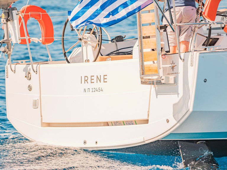 Yacht charter Alimos - Jeanneau Sun Odyssey 410 on SamBoat