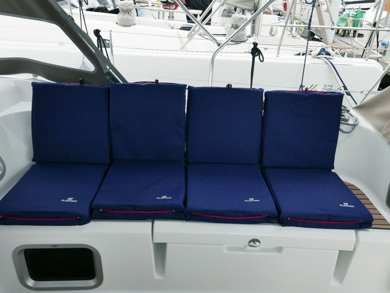 Sailboat to hire San Vincenzo at the best price