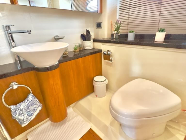 Hire Luxury Yacht with or without skipper Sunseeker Dubai Marina