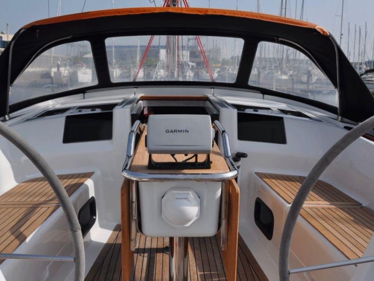 Yacht hire Pula cheap Hanse 385