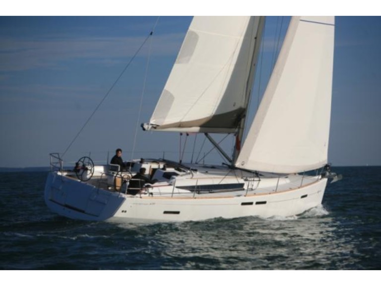 Yacht charter Hyères - Jeanneau Sun Odyssey 439 on SamBoat