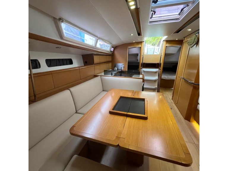 Yacht hire Hyères cheap Sun Odyssey 439