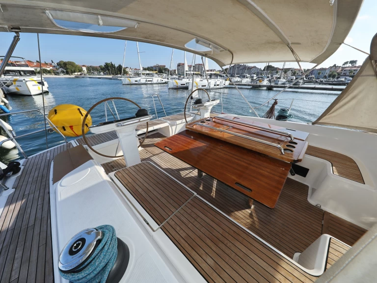 Hire Sailboat Bavaria with a boat licence