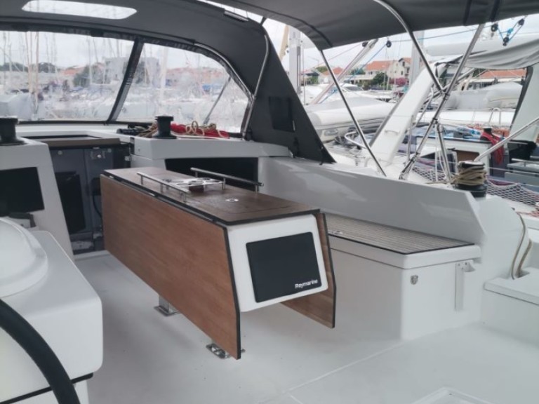 Charter a Dufour Dufour 470 in Šibenik on Samboat
