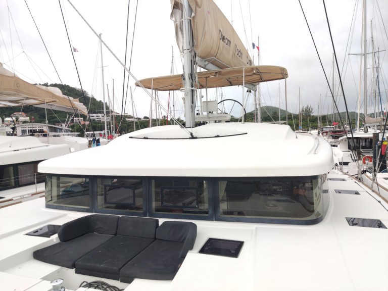 Yacht hire Le Marin cheap Lagoon 52 F
