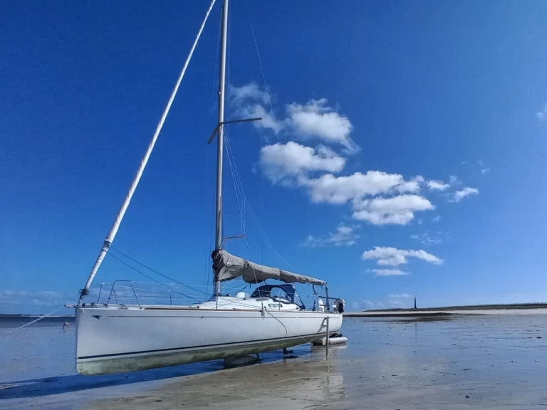 Bénéteau First 27.7 Qr charter bareboat or skippered in  La Trinité-sur-Mer