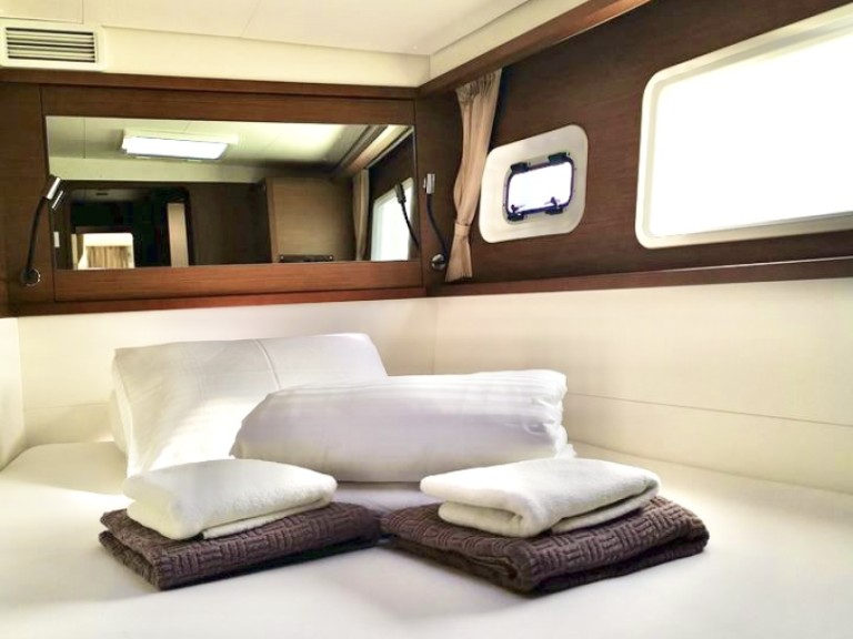 Charter a Lagoon Lagoon 450 F in Primošten on Samboat