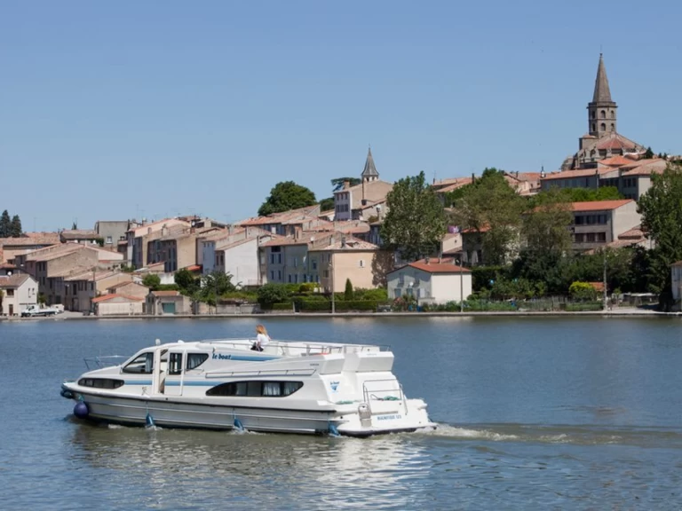 Hire Canal boat Comfort with a boat licence