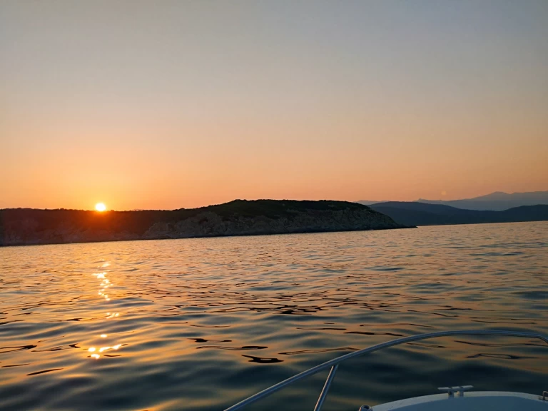 Yacht hire Porto-Vecchio cheap Cap Camarat 5.5 CC Serie 2