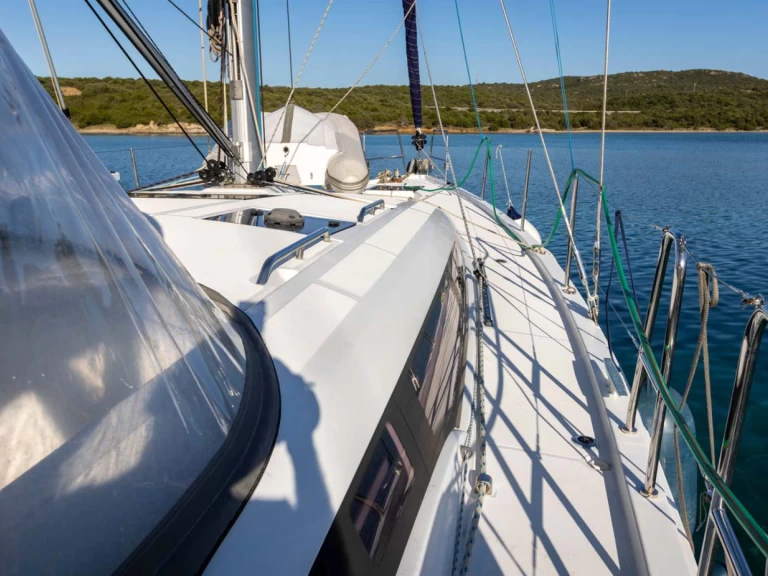 Hire Sailboat with or without skipper Jeanneau Golfo Aranci