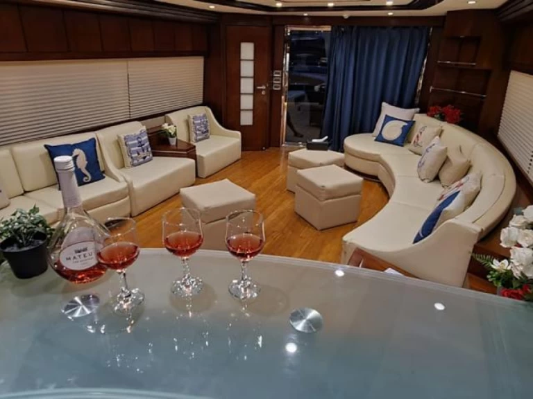 Luxury Yacht hire in Dubai Marina - de bris italian 85