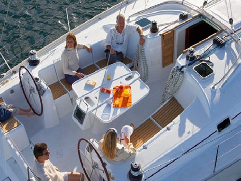 Hire Sailboat Bénéteau with a boat licence