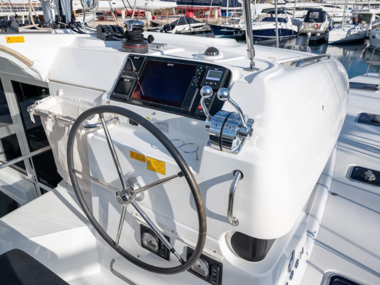 Yacht hire Primošten cheap Lagoon 40