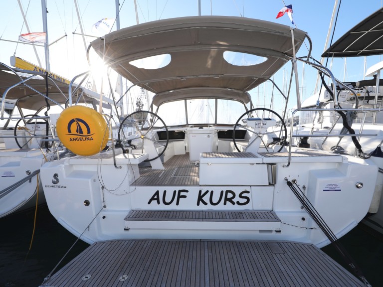 Hire Sailboat Bénéteau with a boat licence